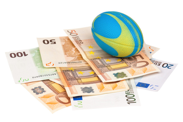 Euro y pelota
 - Foto, imagen