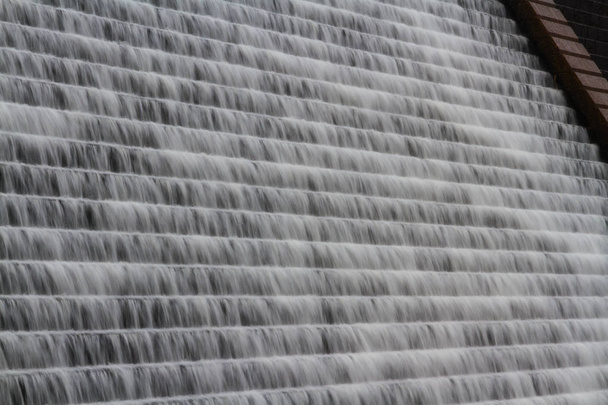 Fondo de agua en cascada por la presa Avon, Dartmoor
 - Foto, imagen