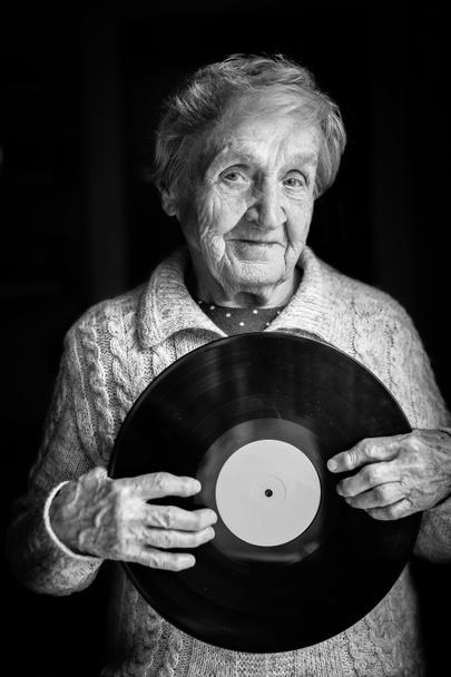 žena držící vinyl záznam - Fotografie, Obrázek