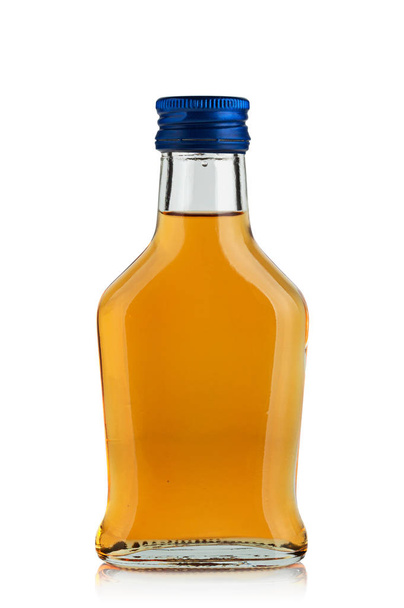 kleine Flasche Cognac - Foto, Bild