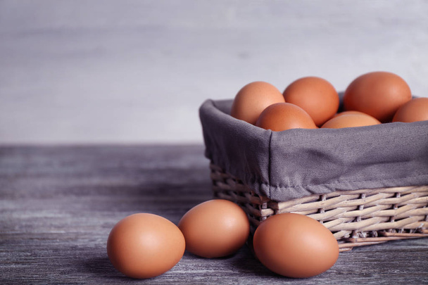 Raw eggs in basket - Fotoğraf, Görsel