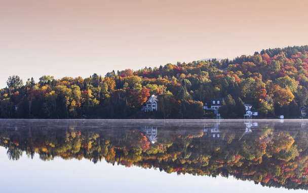Lac-Superieur, Mont-tremblant, Québec, Canada
 - Photo, image