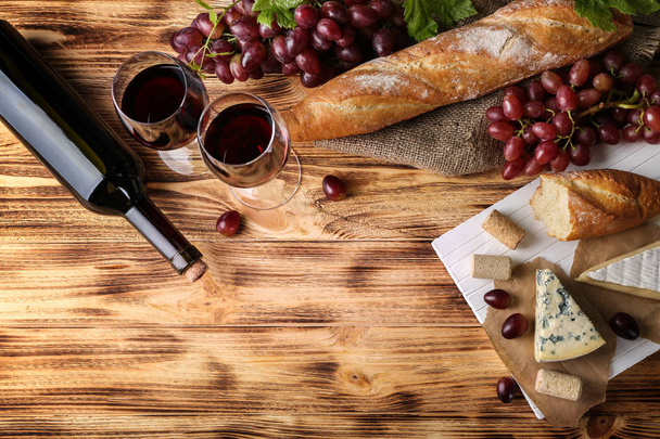 Wine, baguette and cheese - Fotoğraf, Görsel