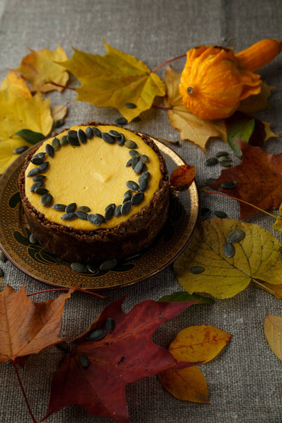 Delicious pumkin cake with leaves on background. - Foto, imagen