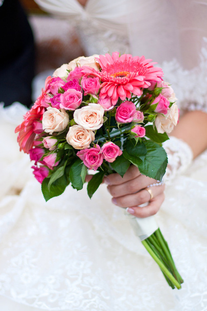 Bouquet de mariage avec des fleurs roses
 - Photo, image