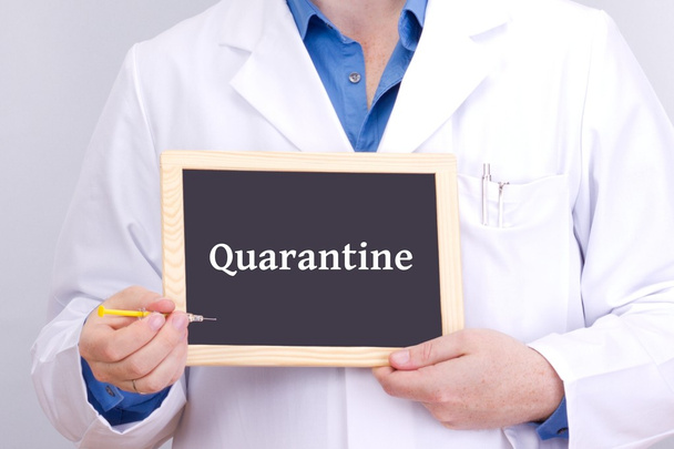 Doctor shows information on blackboard: quarantine - Foto, Imagen
