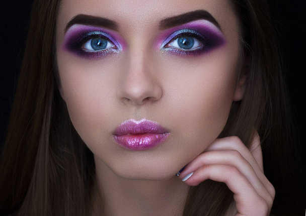 Professional makeup. Portrait of a girl. - Foto, afbeelding