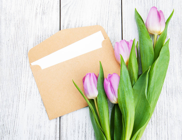 tulip bouquet and envelope - Fotografie, Obrázek