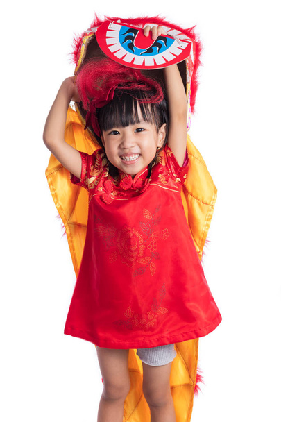 Smiling Asian Chinese little girl with Lion Dance costume - Foto, Bild