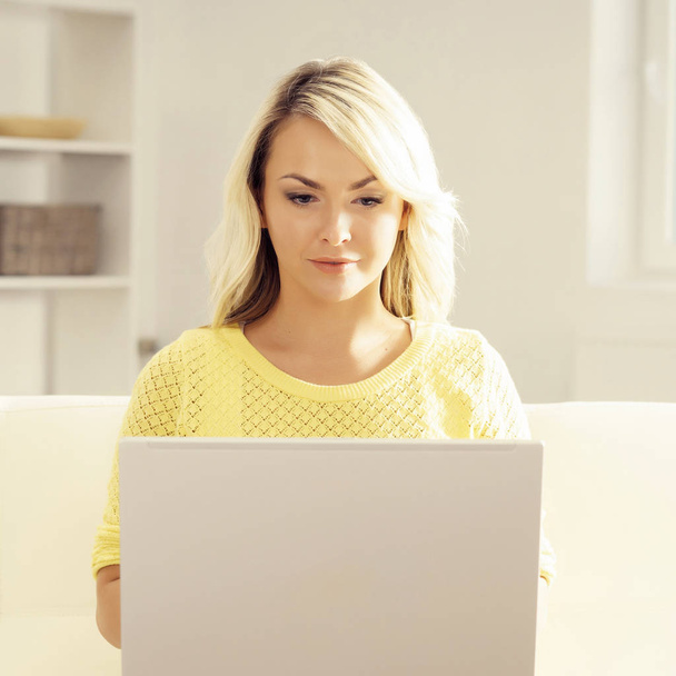 attractive young woman with laptop - 写真・画像