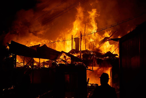 горящий дом в arieseni romania
 - Фото, изображение