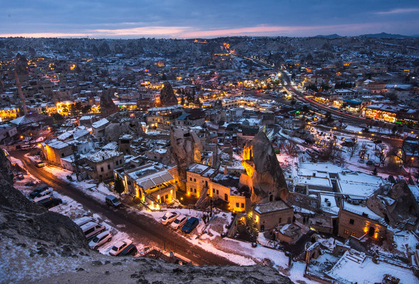 Yönäkymä Uchisarin kaupunkiin. Cappadocian luolakaupunki. Turkki
 - Valokuva, kuva