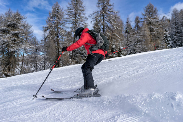Female skier enjoys italian slope. - 写真・画像