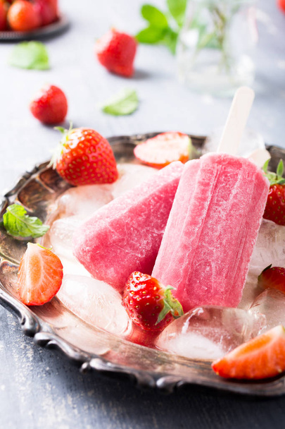 맛 있는 홈메이드 딸기 아이스 - Fotó, kép