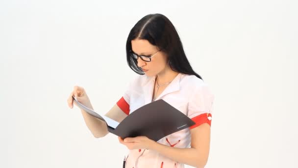 Female doctor in glasses with clipboard - Πλάνα, βίντεο