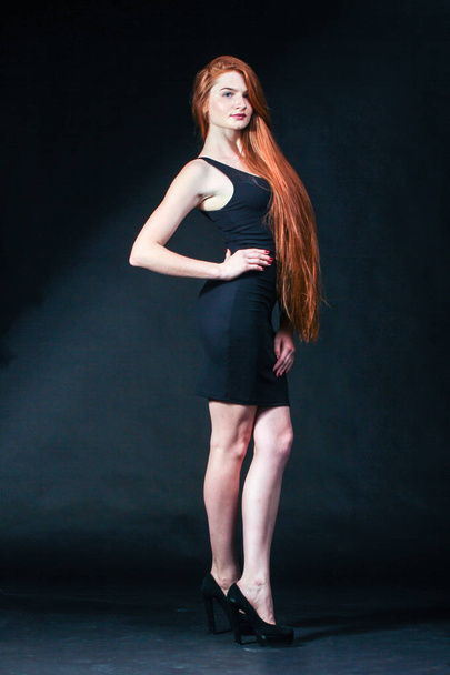 Beauty ginger Girl Portrait. Healthy Long Red Hair. Beautiful Yo - Valokuva, kuva