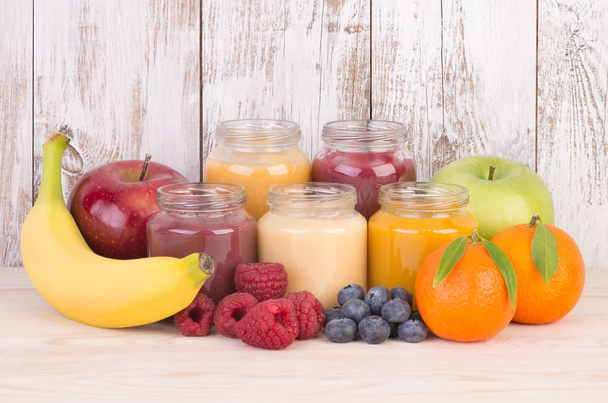 Fruit smoothies for a baby  - Foto, immagini