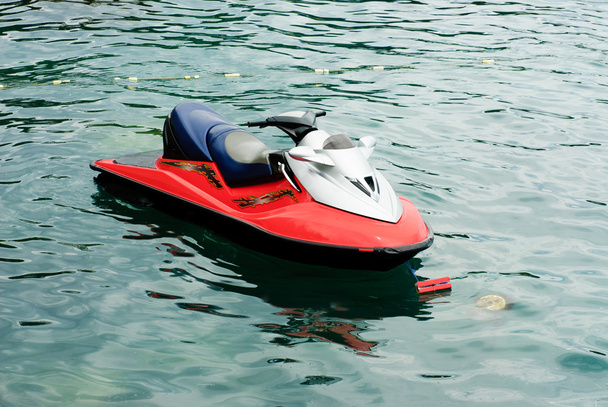 moto acuática en el fondo del mar
 - Foto, imagen