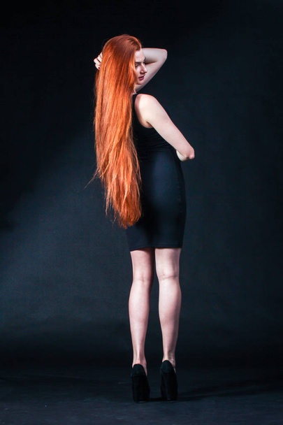 Beauty ginger Girl Portrait. Healthy Long Red Hair. Beautiful Yo - Foto, imagen