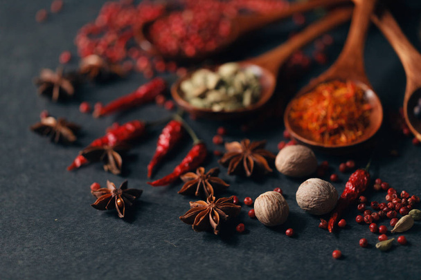 mix of aromatic spices - Foto, Bild
