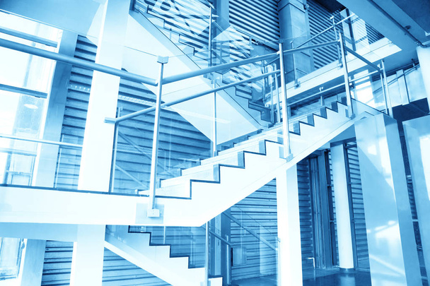 boş modern binada merdiven - Fotoğraf, Görsel