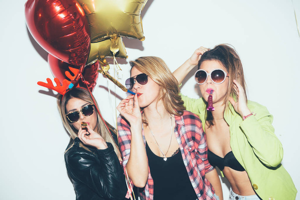 Girls with balloons on christmas party - Foto, imagen