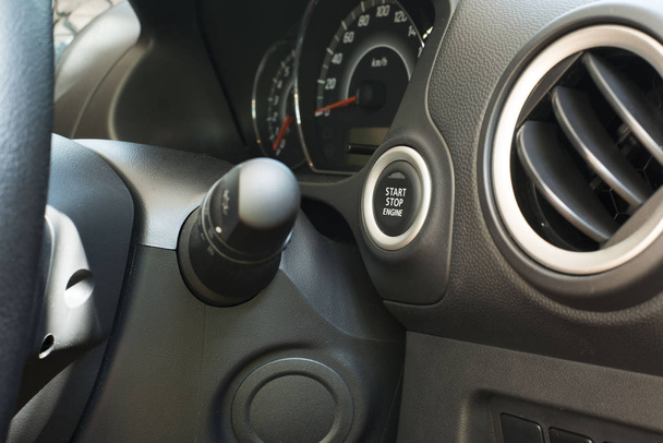 Кнопка запуску і зупинки для сучасного автомобіля Eco
 - Фото, зображення