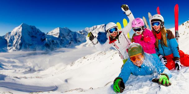 Esqui, neve, sol e diversão de inverno
 - Foto, Imagem