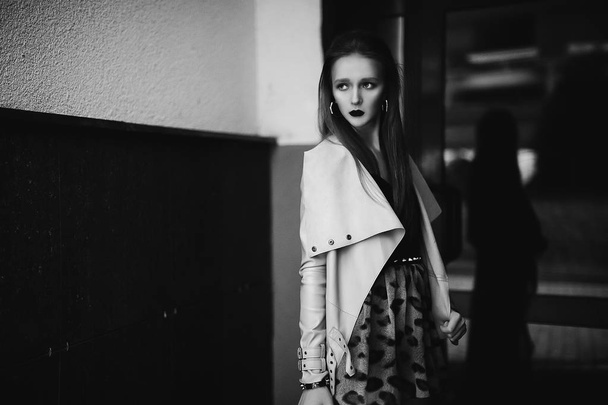 Fiatal lány nyári területén a nemzeti Fehéroroszország ruhák - Fotó, kép