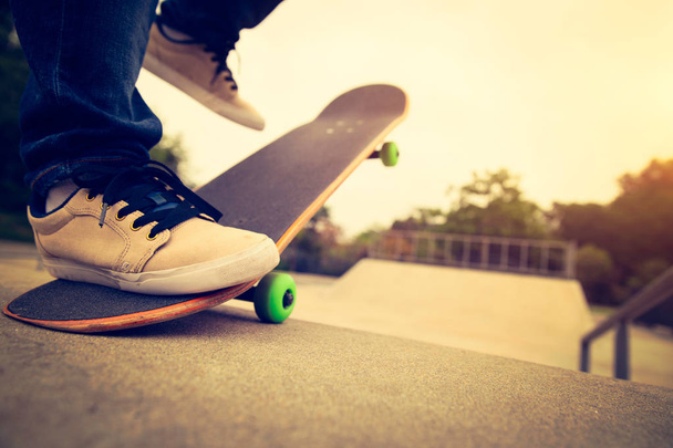 skateboarder legs practicing outdoors - Fotografie, Obrázek