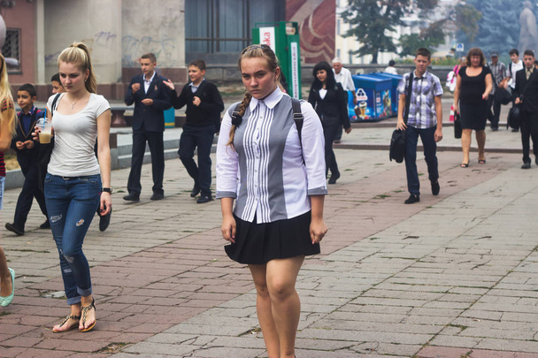 Zhytomyr, Ukraine - September 03, 2015: girl with acne on face walks at school - Foto, Imagen