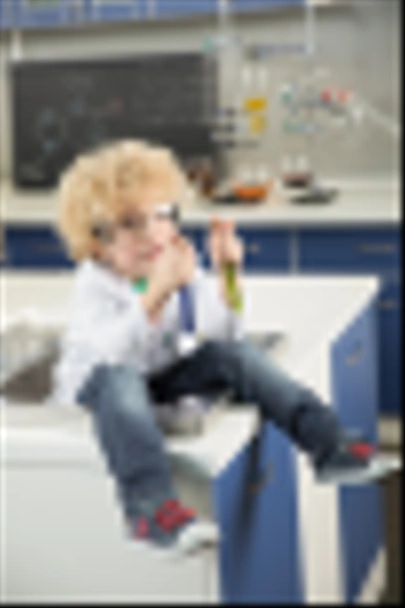 Boy sitting in sink - Valokuva, kuva