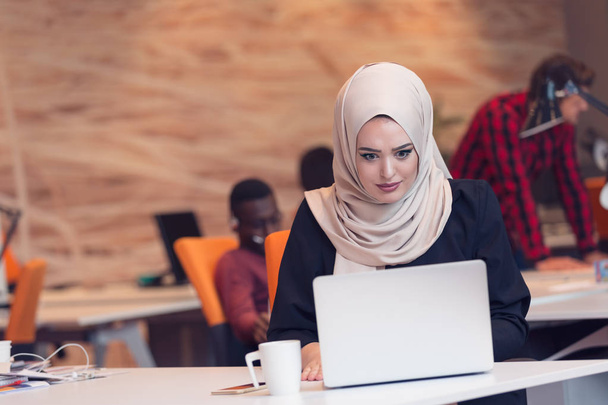 Arabic business woman working in office. - Valokuva, kuva