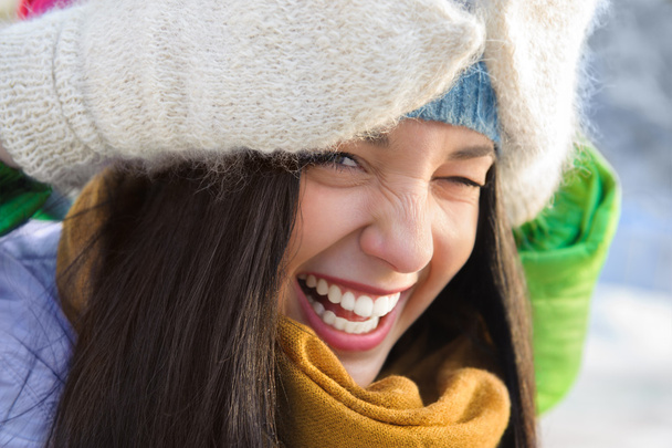 Happy young girl having fun in winter park - Foto, imagen