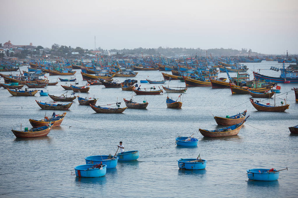 fishing boats in vietnam - Foto, afbeelding