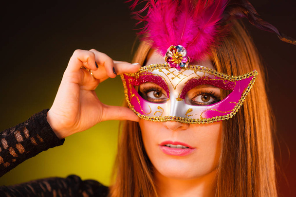 Sensual woman with carnival mask. - Foto, imagen
