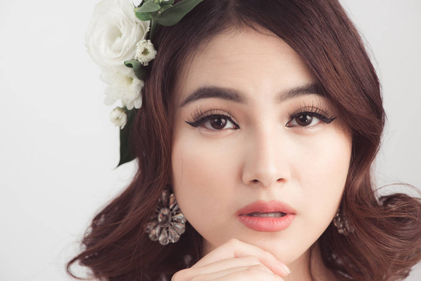 Porträt der schönen asiatischen Frau Hochzeit Modell isoliert auf whit - Foto, Bild