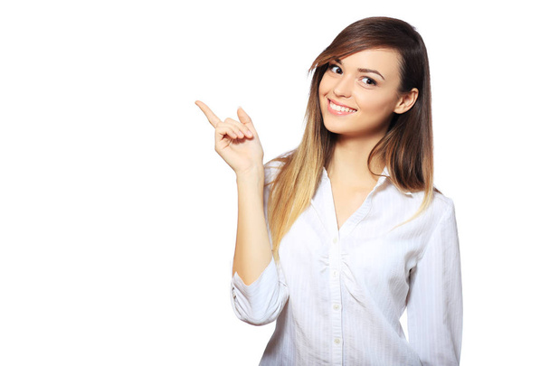 junge Frau zeigt mit dem Finger - Foto, Bild
