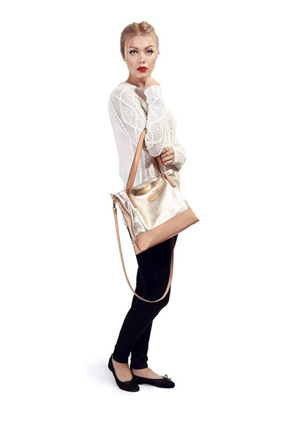  young woman standing with bag - Foto, Imagem