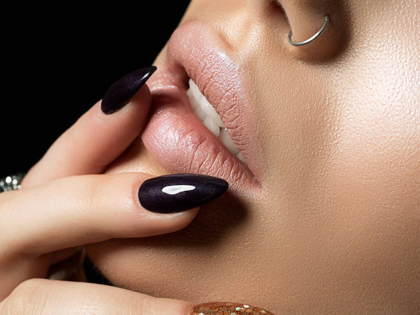 Closeup shot of beautiful woman lips - Foto, imagen