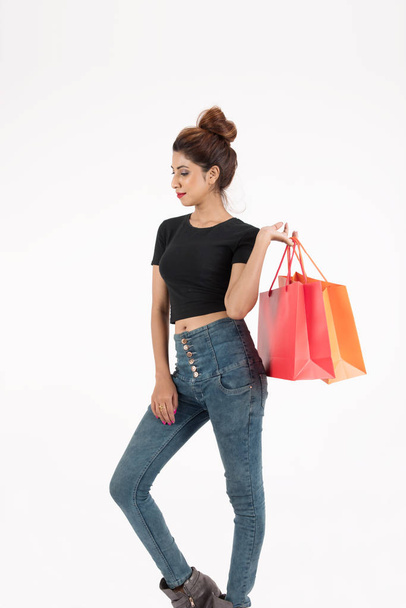 Beautiful atractive girl shopping on white background - Foto, afbeelding