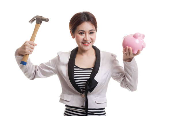 Asian business woman with pig coin bank and hammer. - Foto, Bild