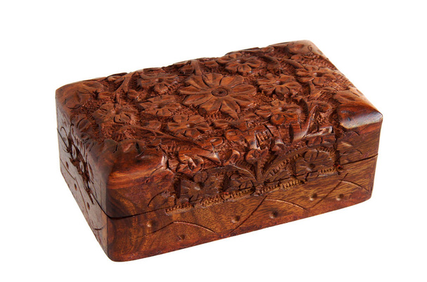 Caixão artesanal esculpido em madeira
 - Foto, Imagem