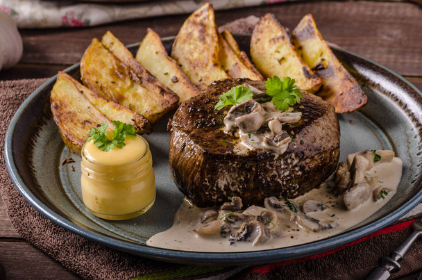 Steak with pepper sauce and mushrooms - Fotografie, Obrázek