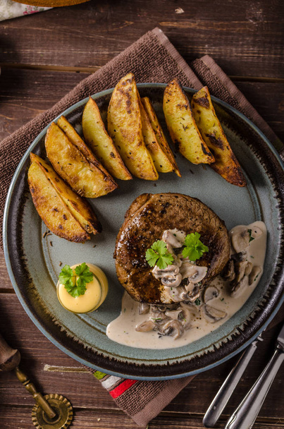 Steak with pepper sauce and mushrooms - Fotografie, Obrázek