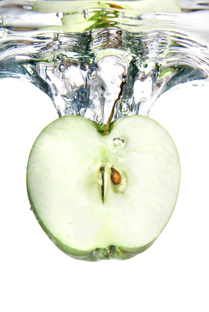 Green apple dropped into water - Zdjęcie, obraz