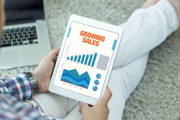 screen with GROWING SALES title - Foto, Imagem
