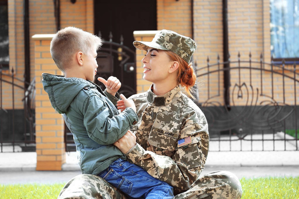 Voják matka a syn  - Fotografie, Obrázek