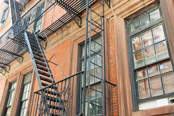 escadas de escape de incêndio e escadas
 - Foto, Imagem