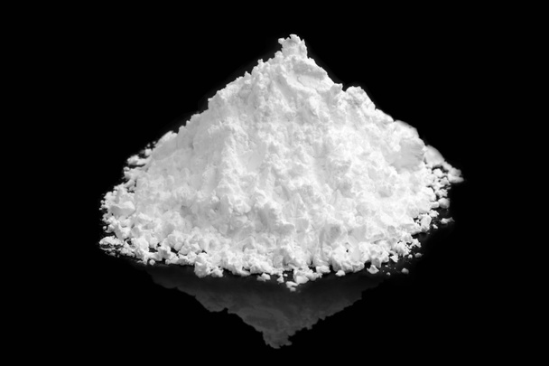σωρός από λευκή σκόνη  - Φωτογραφία, εικόνα